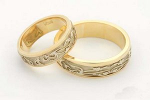 Золотые обручальные кольца